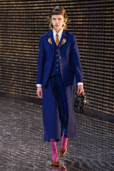 Look 27